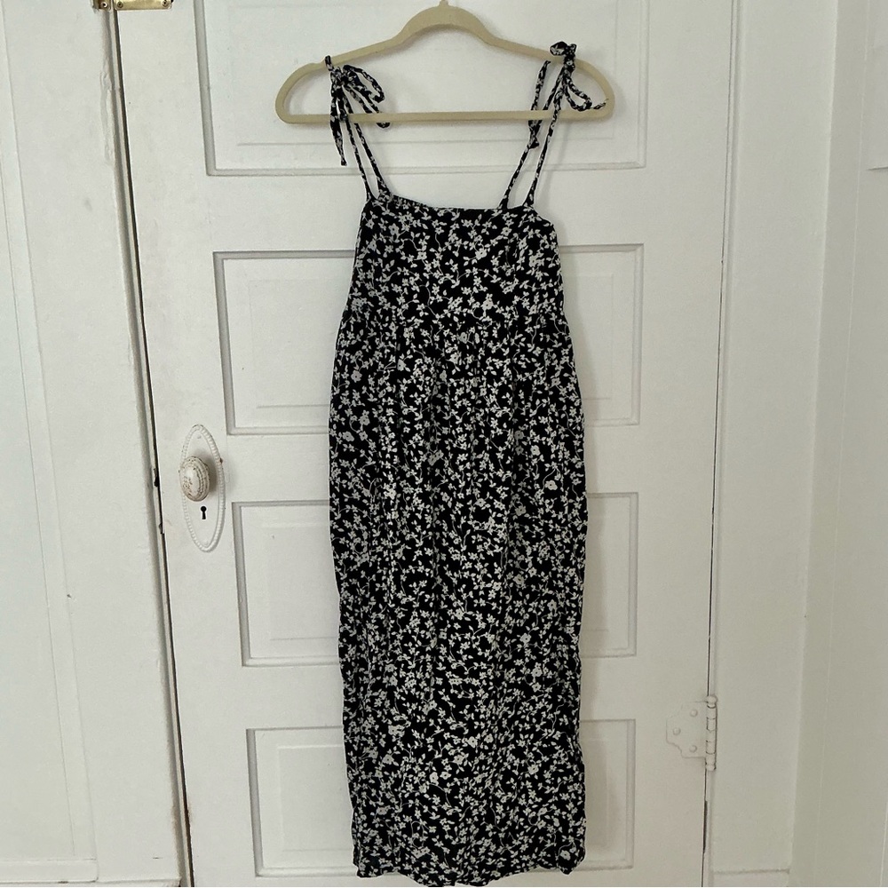 Old Navy Black and White Floral Midi Tie-Shoulder Dress